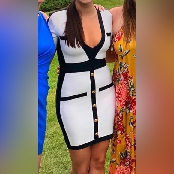 White bandage dress with short sleeves and buttons - Picture 4 of 5